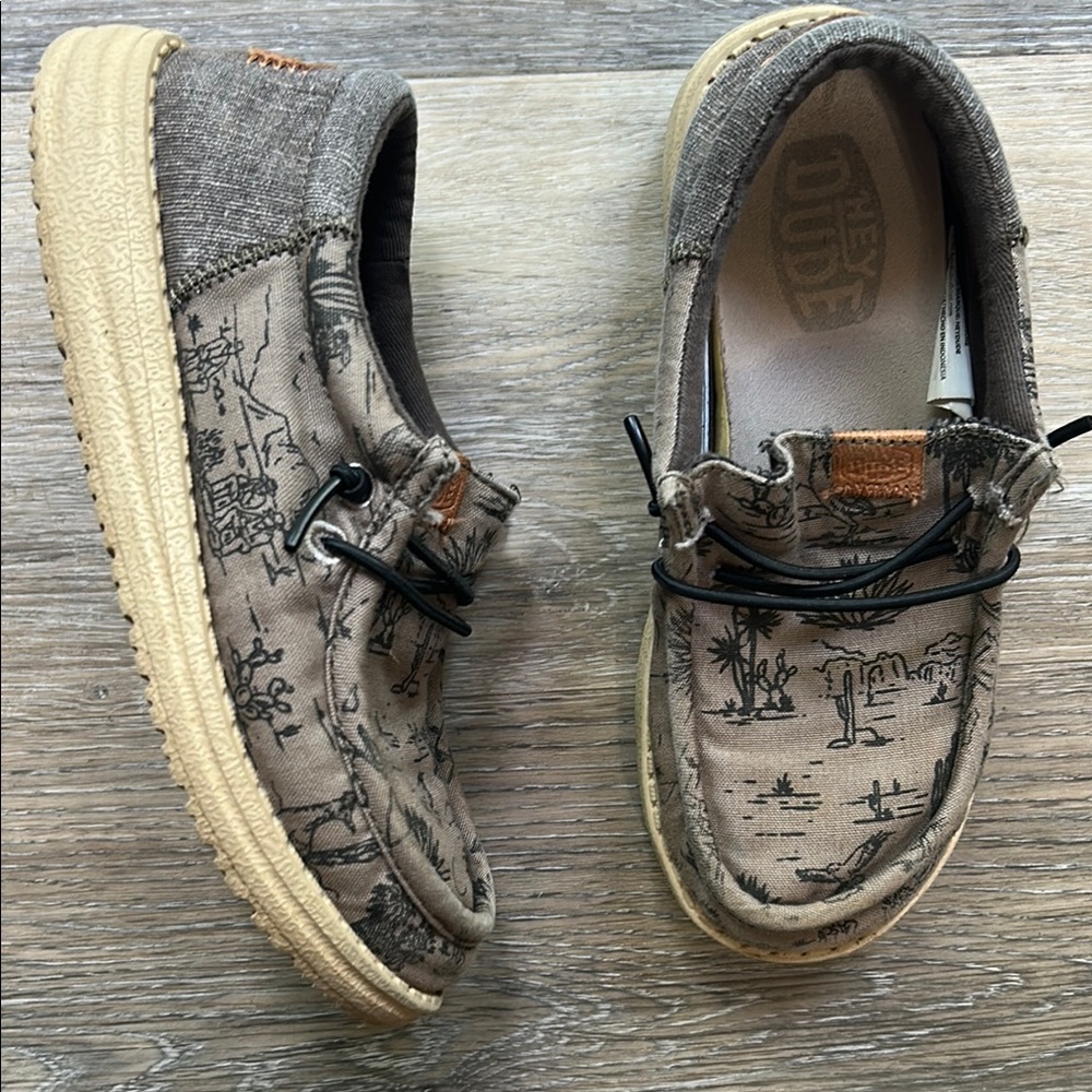 Hey Dude Western Print